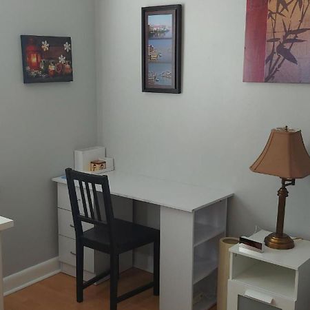 High Park Single Room With Personal Washroom And Kitchen Toronto Exteriör bild