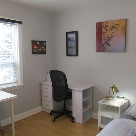 High Park Single Room With Personal Washroom And Kitchen Toronto Exteriör bild