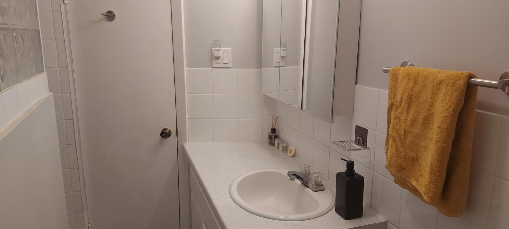 High Park Single Room With Personal Washroom And Kitchen Toronto Exteriör bild