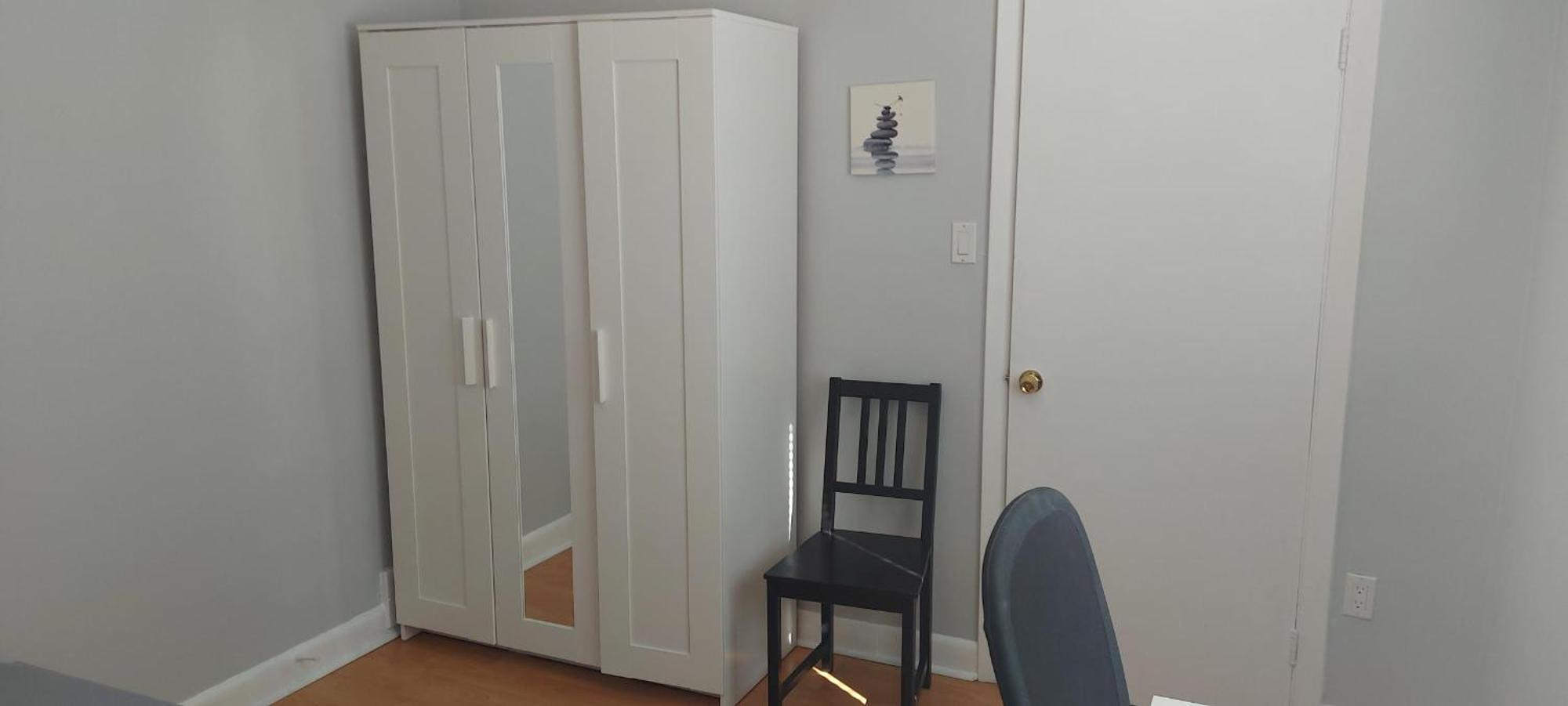 High Park Single Room With Personal Washroom And Kitchen Toronto Exteriör bild