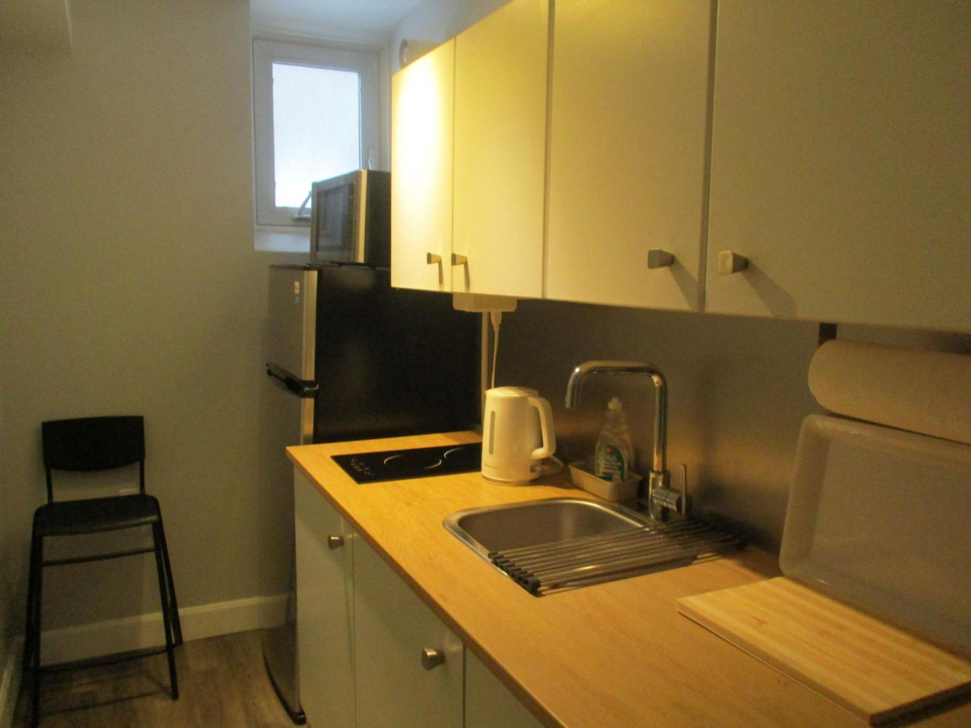High Park Single Room With Personal Washroom And Kitchen Toronto Exteriör bild