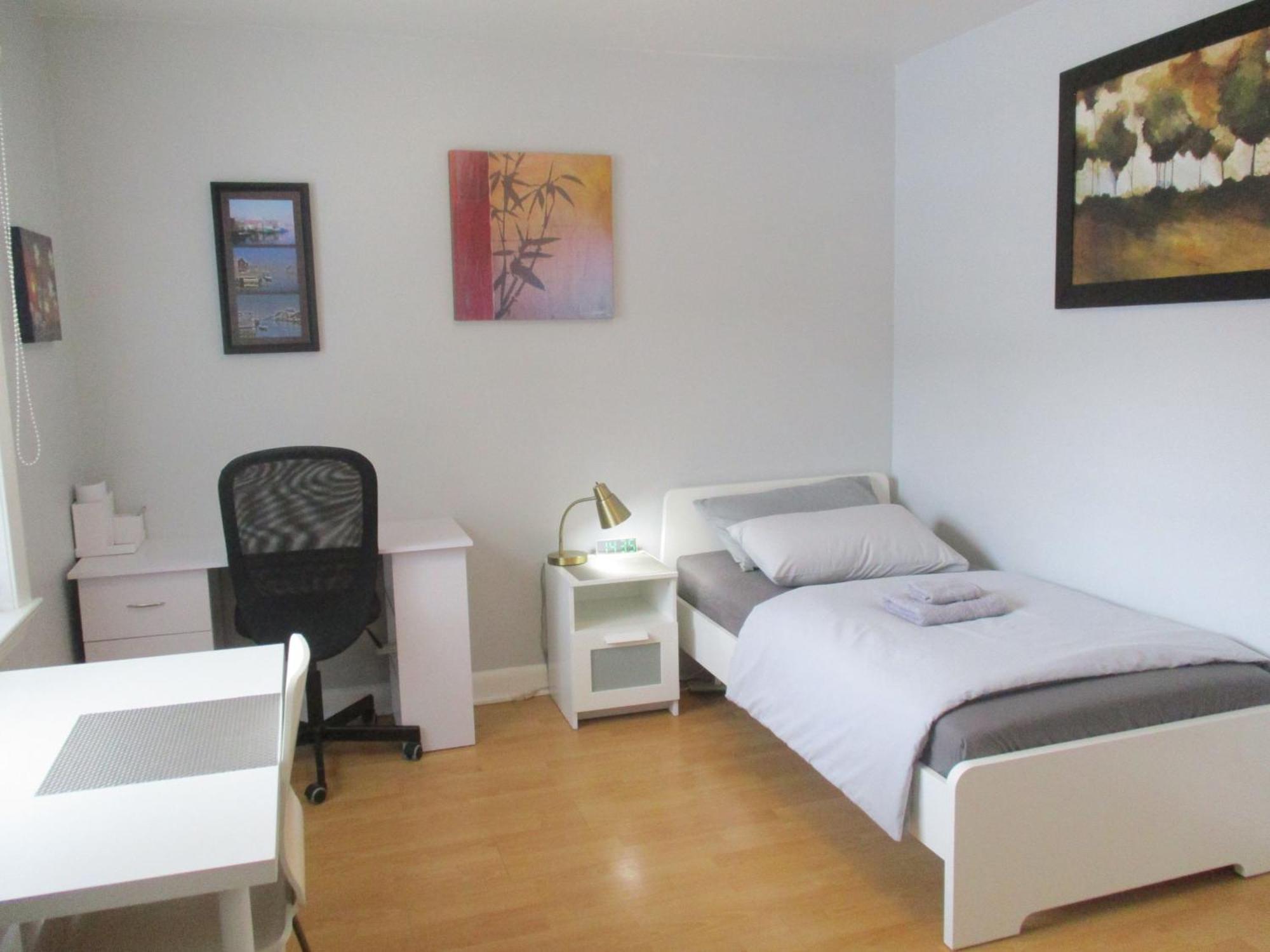 High Park Single Room With Personal Washroom And Kitchen Toronto Exteriör bild